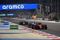 PÓDIO AO VIVO: Verstappen soberano e 'show' de Alonso no Bahrein