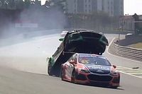 V&Iacute;DEO: Veja como foi o acidente assustador de Gaetano di Mauro em Interlagos