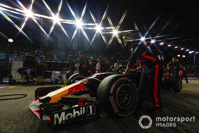 Red-Bull-Mechaniker mit Föhn auf dem Grid: Whiting klärt auf