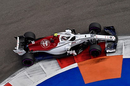 İkinci virajı kesen pilotlar Leclerc'i endişelendiriyor