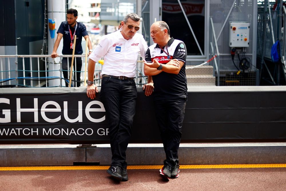 Guenther Steiner, Team Principal, Haas F1 and Frederic Vasseur, Team Principal, Alfa Romeo Racing
