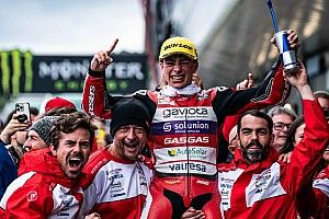 V&iacute;deo: la primera victoria de David Alonso en Moto3, desde dentro