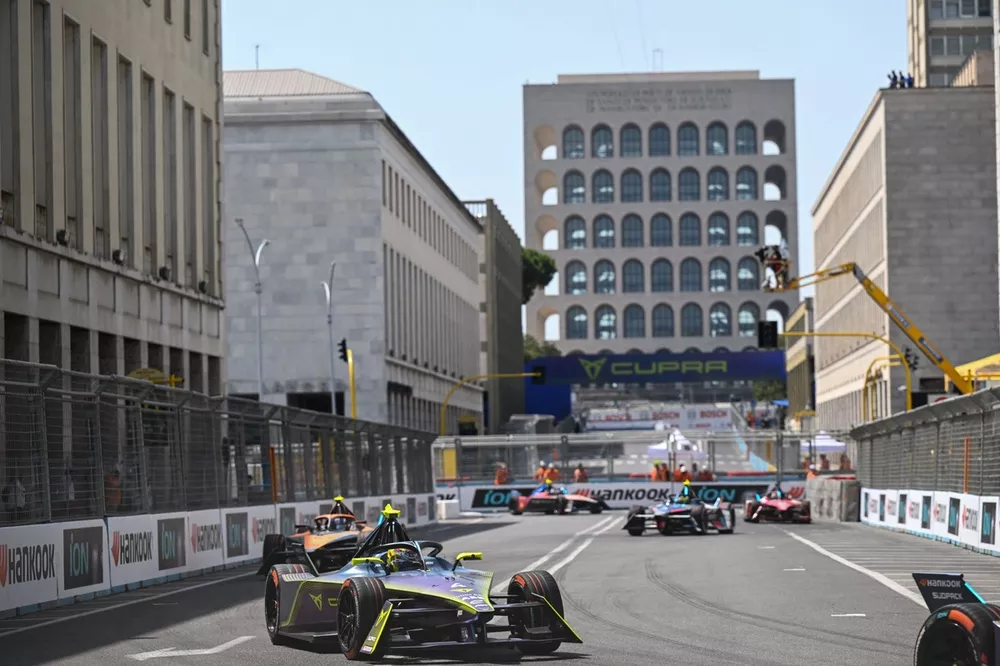 Robin Frijns, ABT CUPRA Racing, M9Electro, Jake Hughes, McLaren, e-4ORCE 04