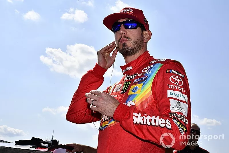  Kyle Busch, Joe Gibbs Racing, Toyota Camry M&M's Skittles