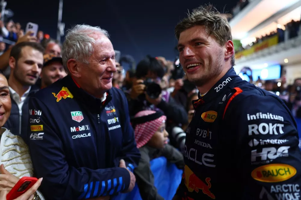 Dr. Helmut Marko, consultor da equipe Red Bull Racing, Max Verstappen, Red Bull Racing RB20