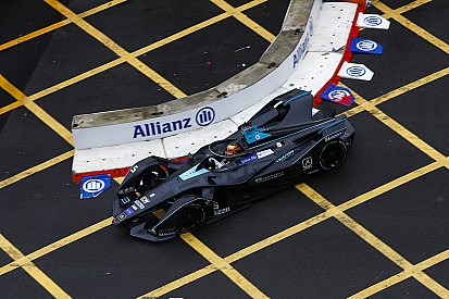 Vandoorne hiába végzett a pole-ban, kiesett: „Rendkívül csalódott vagyok”