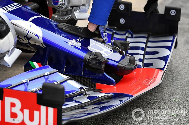 scuderia-toro-rosso-str14-nose.jpg