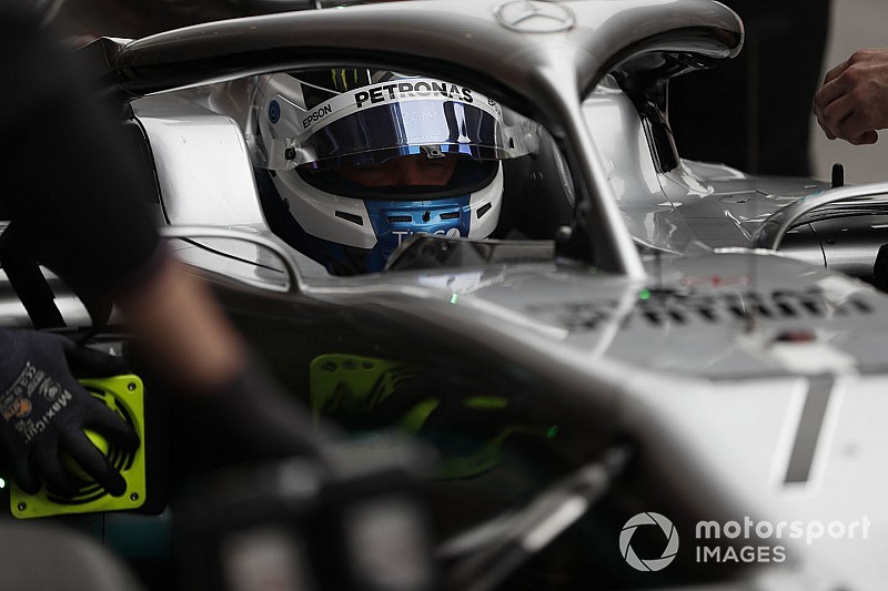 Hamilton espera a un Bottas