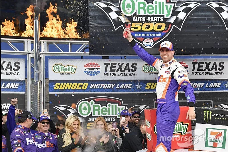 Race Winner Denny Hamlin, Joe Gibbs Racing, Toyota Camry FedEx Office