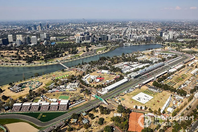 Vista a&eacute;rea de la ciudad y el circuito