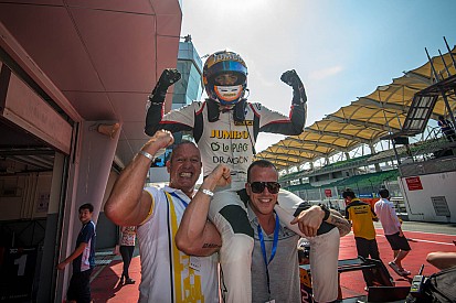 Van Kalmthout na 'stressvol weekend' kampioen in F3 Asian Winter Series