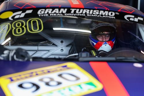 Esto es lo que empuja a Verstappen a pilotar en el Ring: el placer de conducir