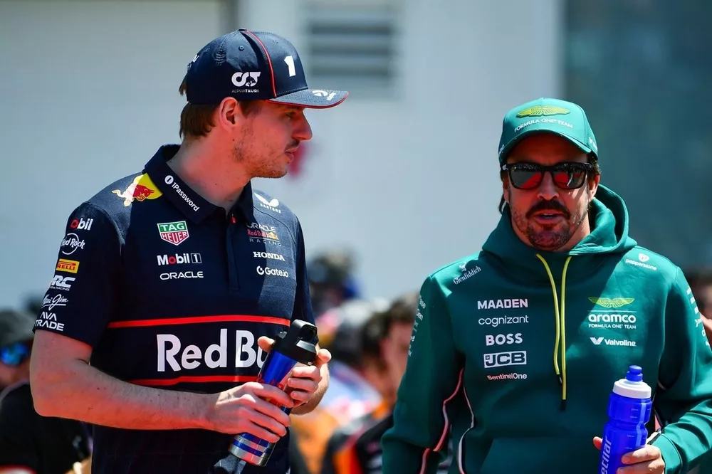Max Verstappen, Red Bull Racing, Fernando Alonso, Aston Martin Racing