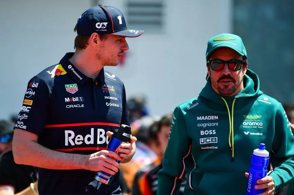 Max Verstappen, Red Bull Racing, Fernando Alonso, Aston Martin Racing