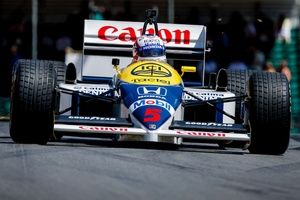 ナイジェル・マンセル、功績を称えられて名誉ある賞を授与される