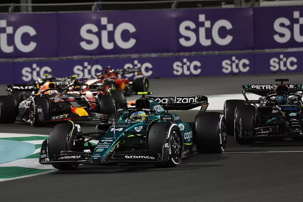 Fernando Alonso, Aston Martin AMR23, George Russell, Mercedes F1 W14, Max Verstappen, Red Bull Racing RB19