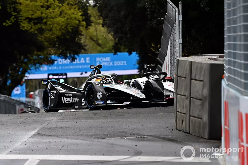 Stoffel Vandoorne, Mercedes Benz EQ, EQ Silver Arrow 02, comes together with Andre Lotterer, Tag Heuer Porsche, Porsche 99X Electric