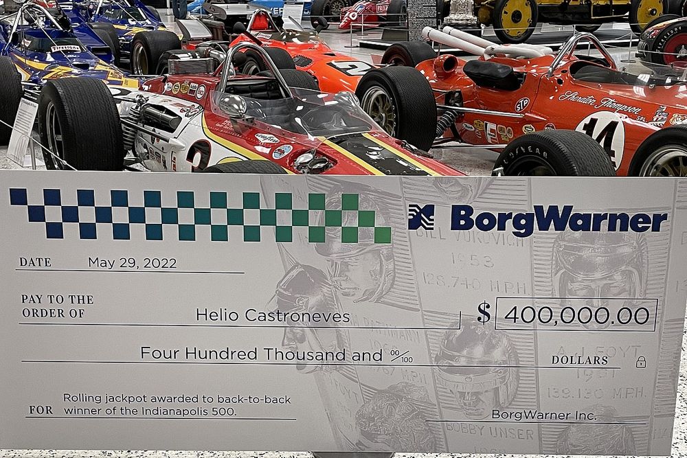 Cheque de bonificación de 400.000 dólares para Helio Castroneves