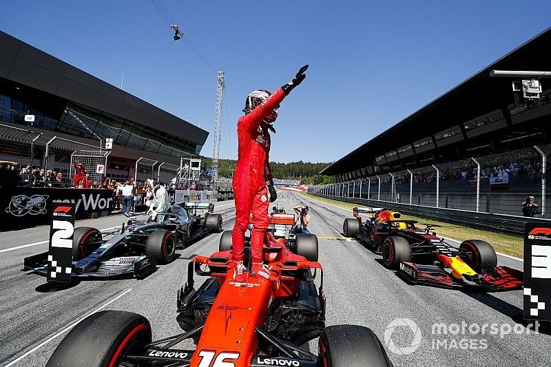 Ganador de la pole Charles Leclerc, Ferrari celebra