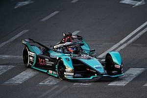 Evans zwycięża w pierwszym wyścigu