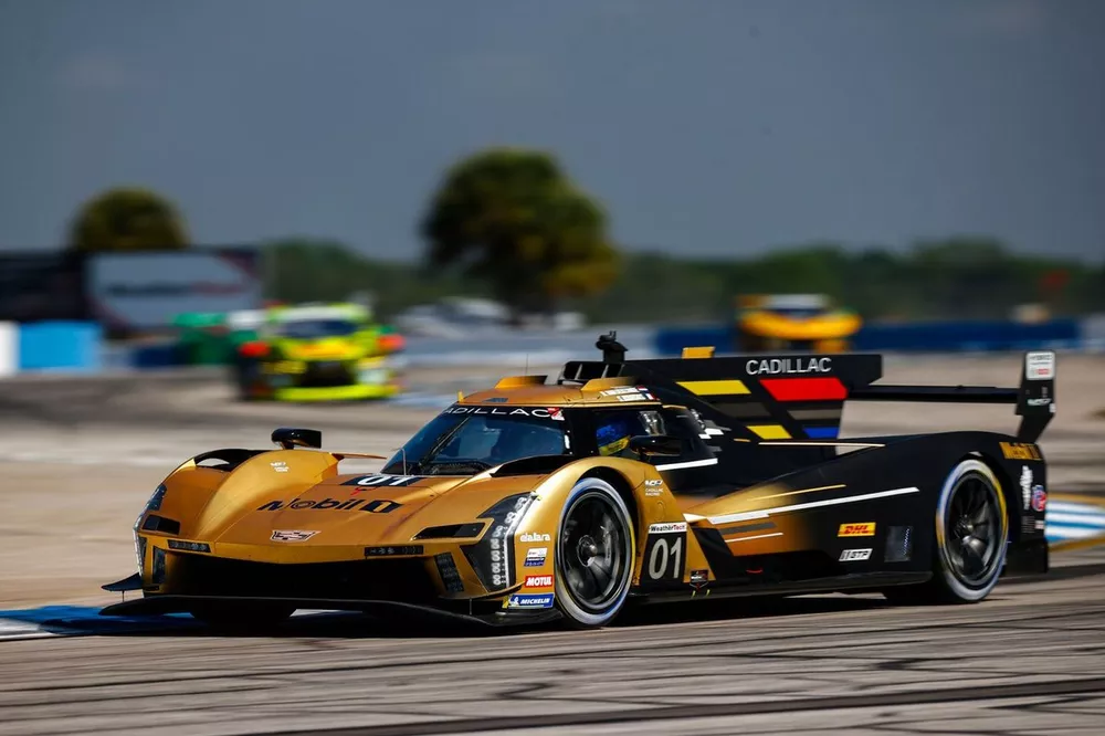 #01 Cadillac Chip Ganassi Racing Cadillac V-Series.R: Renger van der Zande, Sebastien Bourdais, Scott Dixon
