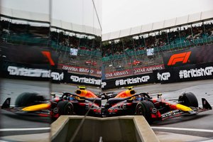 ランド・ノリス　セルジオ・ペレス 直筆サイン　2019年 F1 日本GP 額装品 ランド・ノリス セルジオ・ペレス 直筆サイン 2019年 F1 日本GP