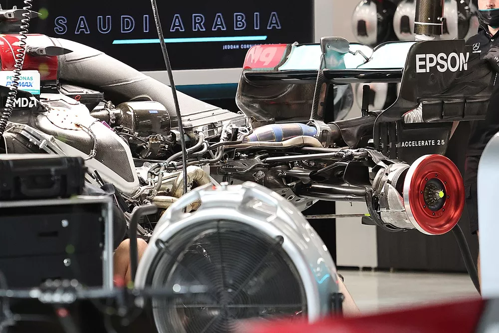 Mercedes W12 engine detail