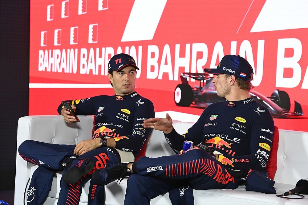 Sergio P&eacute;rez, Red Bull Racing, 2&ordf; posici&oacute;n, Max Verstappen, Red Bull Racing, 1&ordf; posici&oacute;n, en la rueda de prensa