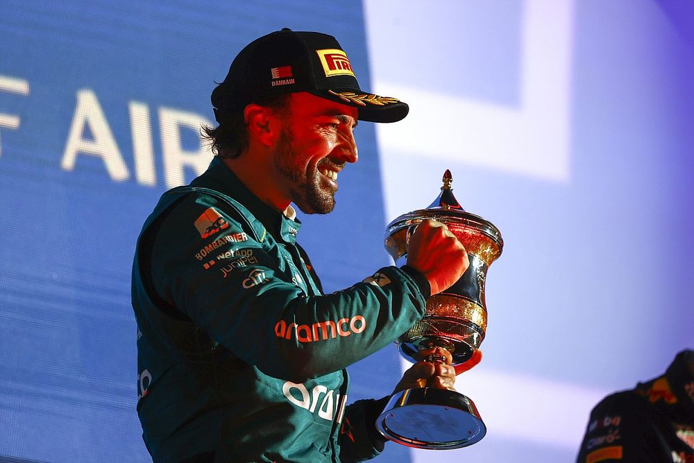 Podio: tercer lugar Fernando Alonso, Aston Martin F1 Team