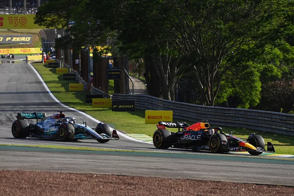 Max Verstappen, Red Bull Racing RB18, George Russell, Mercedes W13