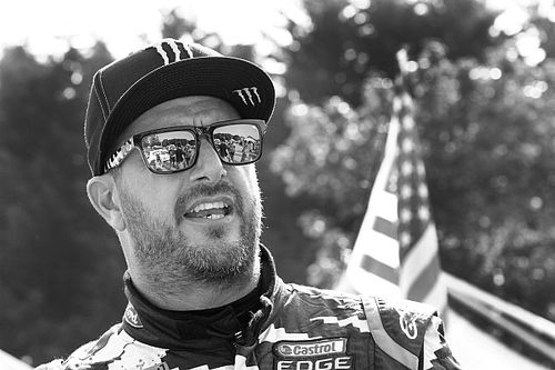Muri&oacute; Ken Block en un accidente de moto de nieve