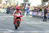 V&iacute;deo: Marc M&aacute;rquez hace rugir su Honda en la Gran V&iacute;a de Madrid