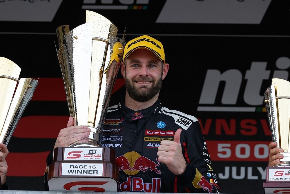 Race winner Shane van Gisbergen, Triple Eight Race Engineering Holden