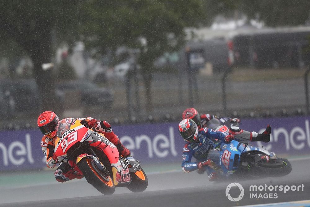 Marc M&aacute;rquez, Repsol Honda Team, y ca&iacute;da de Alex Rins, Team Suzuki MotoGP 