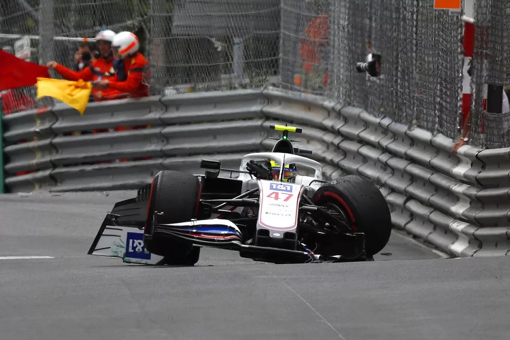 Mick Schumacher, Haas VF-21, crashes out