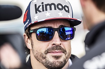 Alonso szerint a Ferrari nem fogja hagyni Leclercet a bajnoki címért harcolni