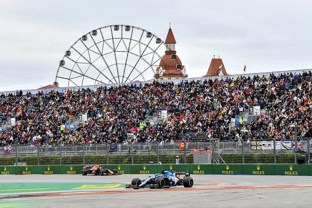 Fernando Alonso, Alpine A521, Max Verstappen, Red Bull Racing RB16B
