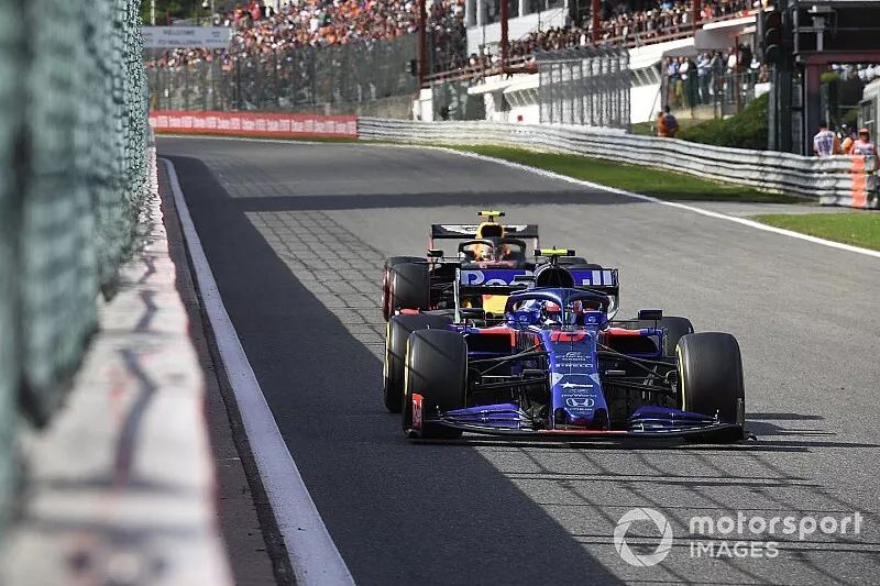 Pierre Gasly, Toro Rosso STR14, leads Alex Albon, Red Bull RB15