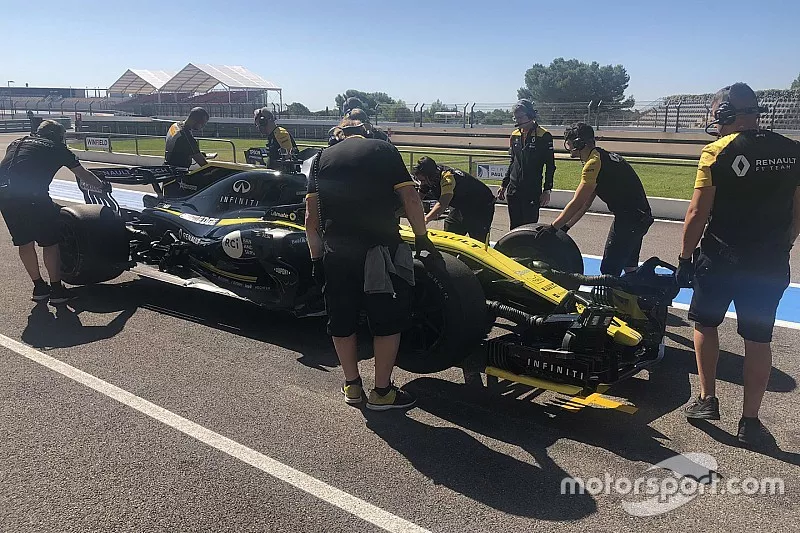Sergey Sirotkin, Renault F1 Team, con los neum&aacute;ticos de 18"