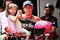 Espargaró fue a Disneyland París "para olvidar el error de Barcelona"