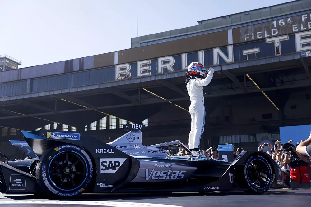 Nyck de Vries, Mercedes-Benz EQ, EQ Silver Arrow 02, 1st position, on the podium