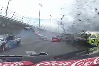 Victoria para McDowell en un cierre accidentado de las 500 millas de Daytona