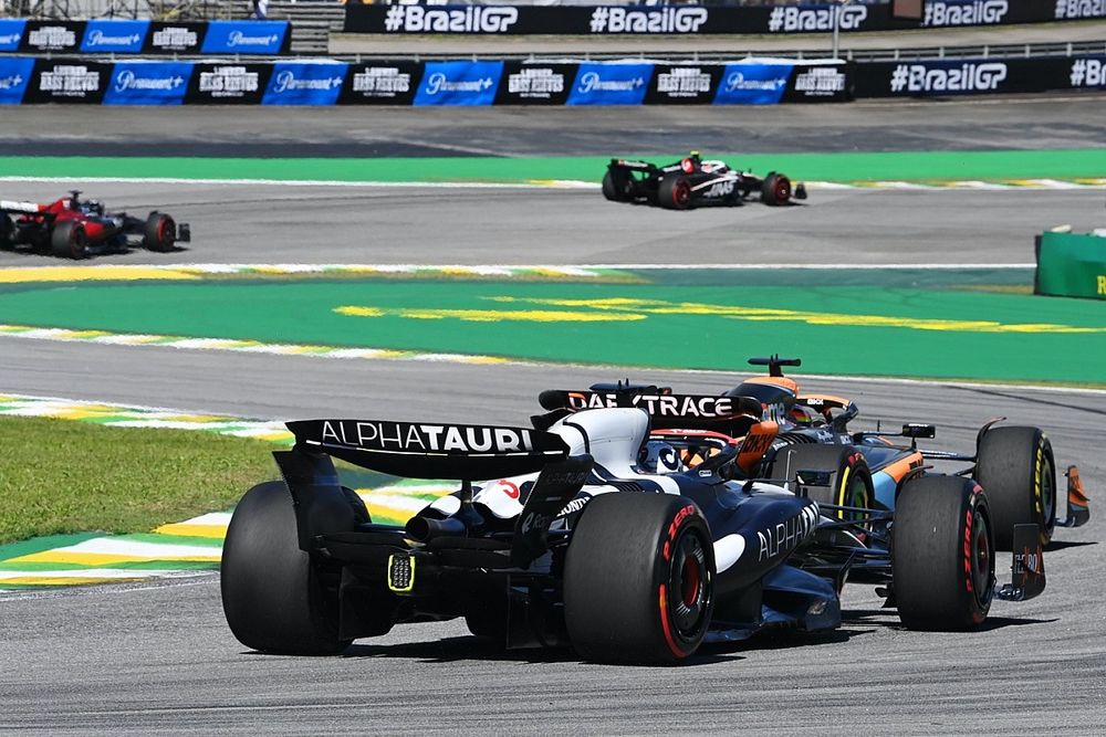 Oscar Piastri, McLaren MCL60, Daniel Ricciardo, AlphaTauri AT04