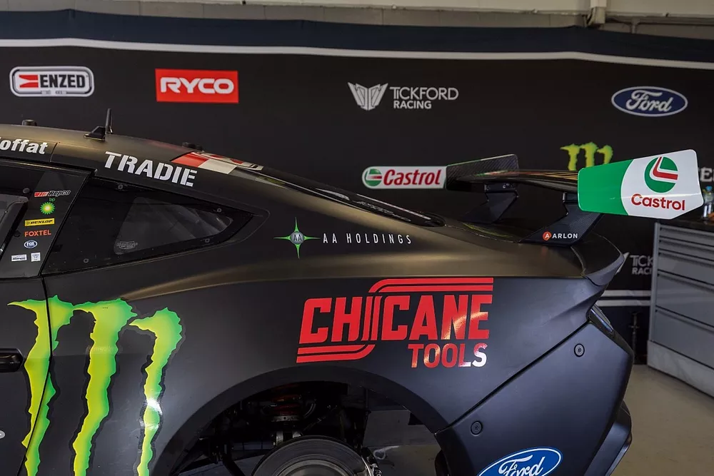 Team_Tickford-EV09-23-MH1_9838