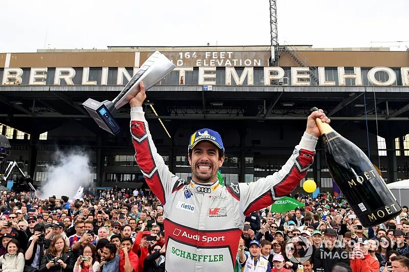 Lucas Di Grassi, Audi Sport ABT Schaeffler, 1st position, celebrates in front of the fans