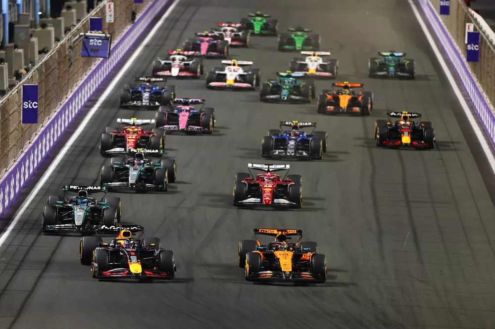 Oscar Piastri, McLaren, Max Verstappen, Red Bull Racing, George Russell, Mercedes