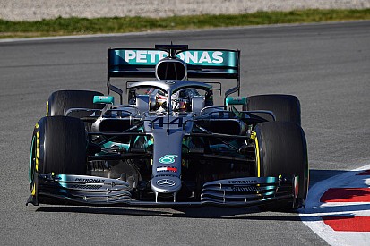 Mercedes uzun sürüşlerde lastik aşınması sorunu yaşıyor