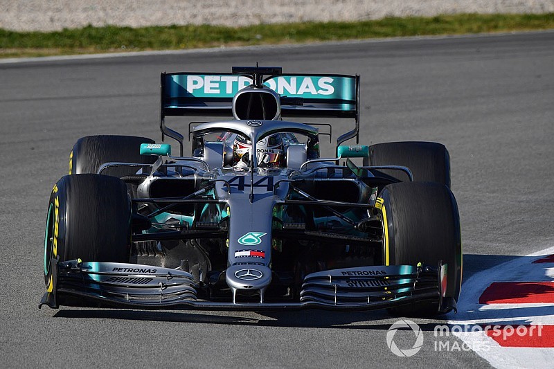 Mercedes uzun sürüşlerde lastik aşınması sorunu yaşıyor