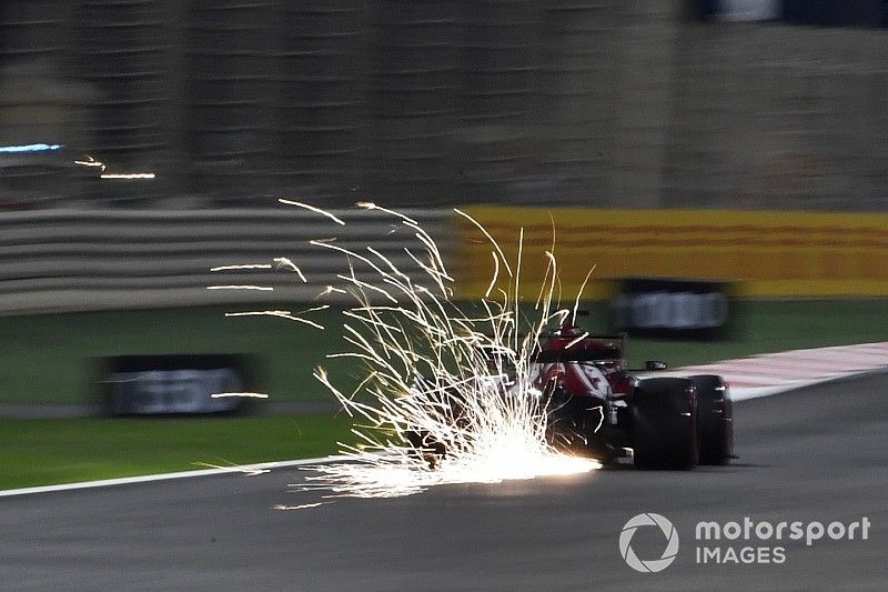 Chispas del coche de Kimi Raikkonen, Alfa Romeo Racing C38