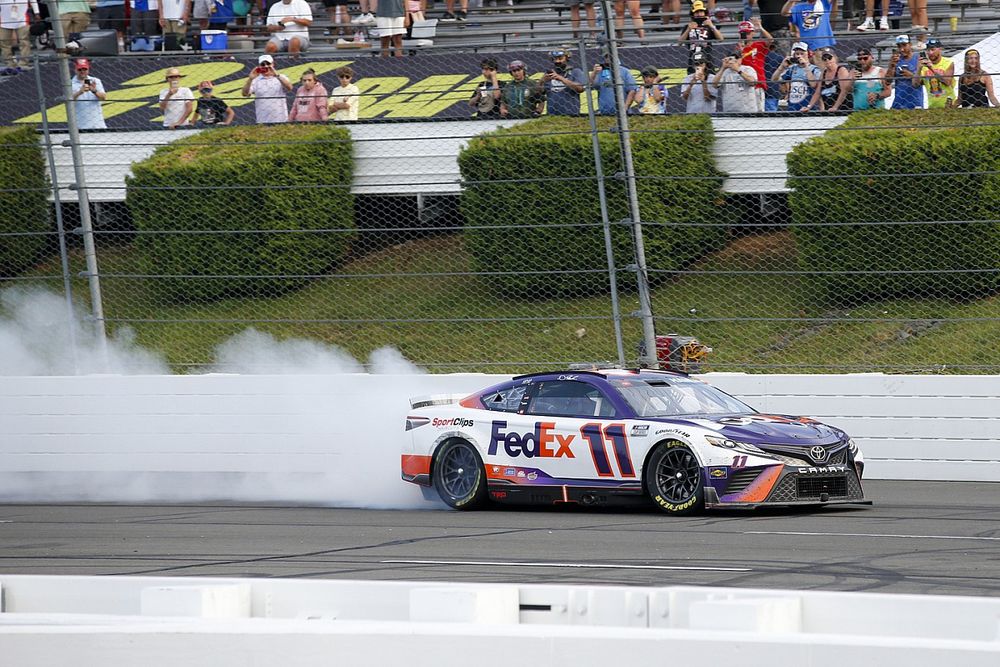 Ganador de la carrera Denny Hamlin, Joe Gibbs Racing, Toyota Camry